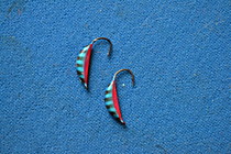 Мормышки на корюшку , гольца и хариусаМормышки на корюшку , гольца и хариуса---Блесна вольфрамовая Супер малек №5 синяя спинка в полоску с алым Брющком