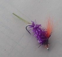 Мушка на ленка симу Егерь Фиолет  с крылом Мех УФ Красный Хвост Теленка  Щетинки Мех Козы . Жабо перо курицы Гризли медная конусная головка Японский усиленный крючок MARUTO c40 HW # 8