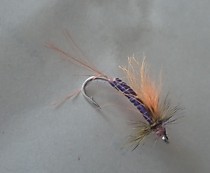 Мушка на ленка Симу крупного хариуса Магадан Камчатка Чукотка Фиолетовая Олива с крылом Лососевый Мех Фл Оранжевый  Японские Крючки C40 HW # 8