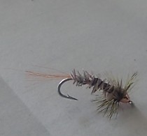 Мушка на ленка Натуралка Тело Строчка Перо Голубя Щетинки мех Козы  Жабо Петух Гризли медная головка заглубитель.  Крючок Япония № 6 мм  по России 