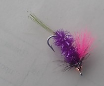 Мушка на ленка симу Егерь Фиолет  с крылом Мех хвост теленка УФ Розовый  Щетинки Мех Козы . Жабо перо курицы Гризли медная конусная головка Японский усиленный крючок MARUTO c40 HW # 8