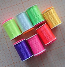 VENIARD Antron GLO - BRITE Антрон фирмы Веньярд-- ГЛО Брите  Кислотная монтажная  нитка для бородок на самодуры гирлянды, ставки на корюшку, селедку, ставриду и морские мухи и бородки