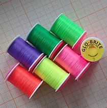 VENIARD  GLO - BRITE FLOSS  Шелк яркий  сияющий   Монтажка для точек атаки на  мушках ,