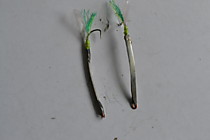 микрофлешеры из тонкопрокатонного технического серебра, длинна 28 мм, японский самосвал №4. бронзовая мини петелька. мушка  с крылом из розового мобискина Ямашита , зеленого фуждибайта от Фудживара и  оимонной точки привязки