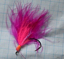 Крючки на горбушу, семгу . кету . кижуча формы Октопус фирмы Оунер- Япония с мушкой люрекс Кеймура фирмы Тохо , перо Марабу фирмы Вапси и белковая вата фирмы Атлас Канада в цвете УФ Фукси ( лососевый цвет)  Цена везде за пачку из 5 уловистых мушек на горб