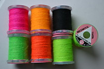 Wapsi WEE WOOL YARN нить 100 % шерстяная для мушек на  симу , мальму, омуля, форель пеструшку, хариуса окуня фирмы Вапси ( США) кислотных уловистых цветов УФ